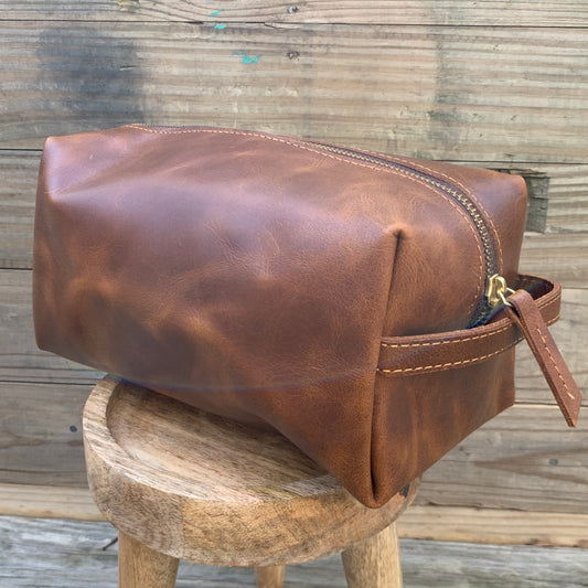 Men's Leather Toiletry Bag: Looped